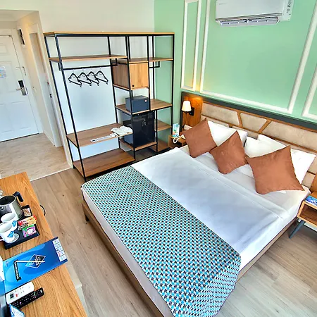 Club Big Blue Hotel 4*